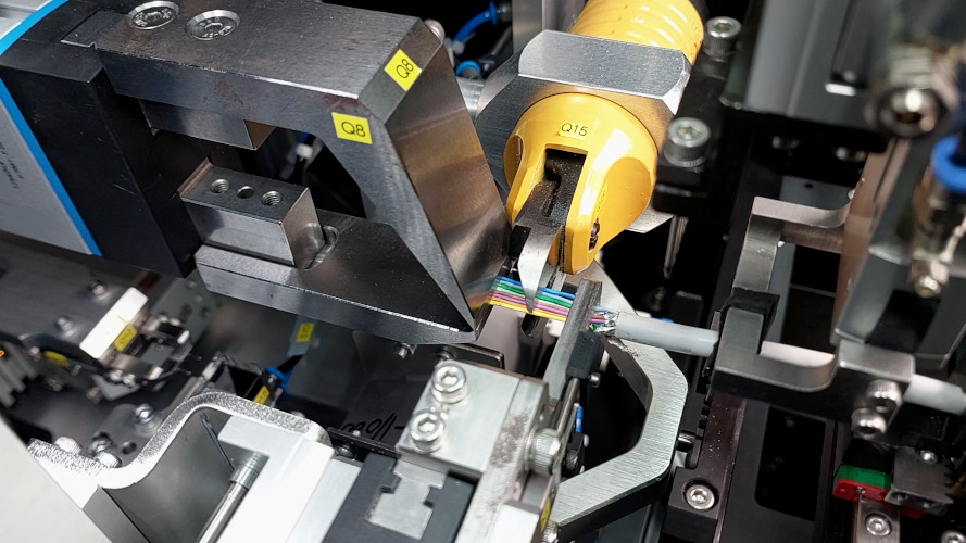 Cable handled within a Frisimos automated assembly station